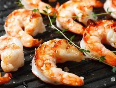 Το βίντεο που έγινε viral - Πως να καθαρίσεις τις γαρίδες εύκολα! (βίντεο)